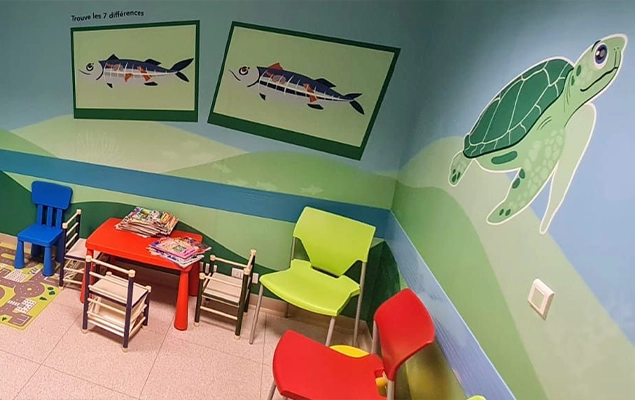 salle attente hôpital enfant pédiatrie